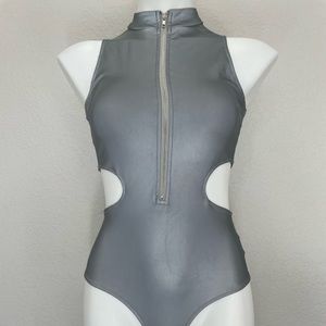 Reflective body suit